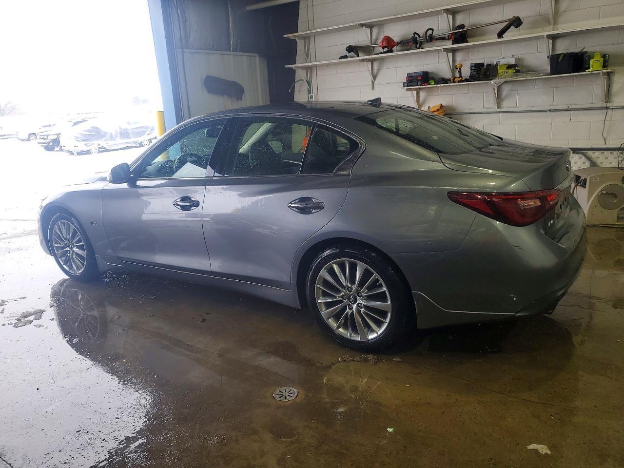 2018 Infiniti Q50 Luxe - Фото 2