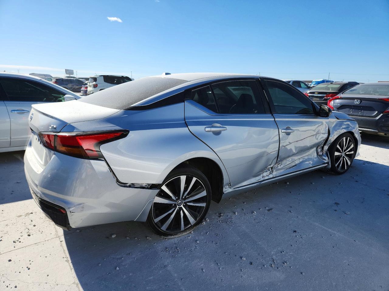 2022 Nissan Altima Sr - Фото 3