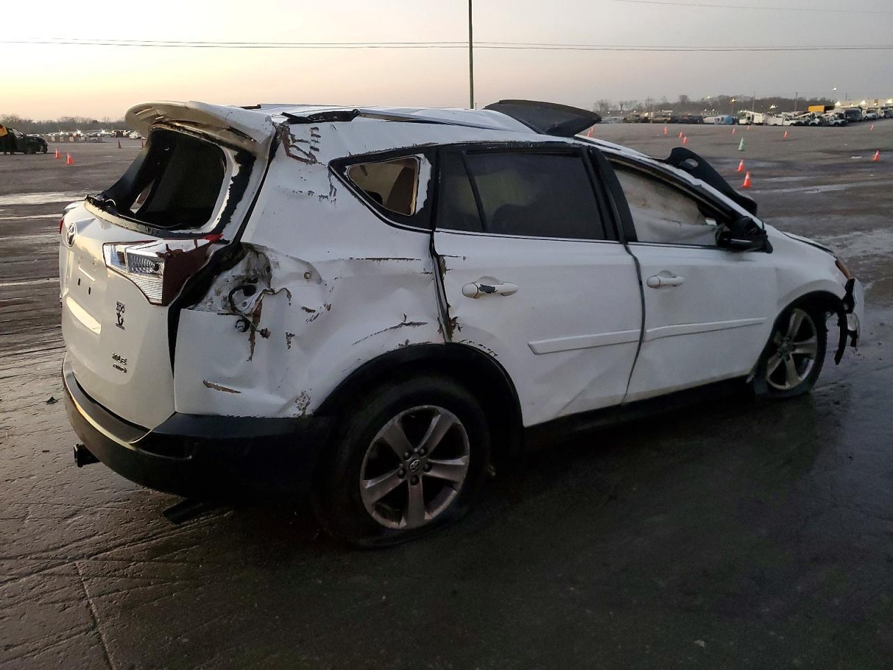 2015 Toyota Rav4 Xle - Фото 3