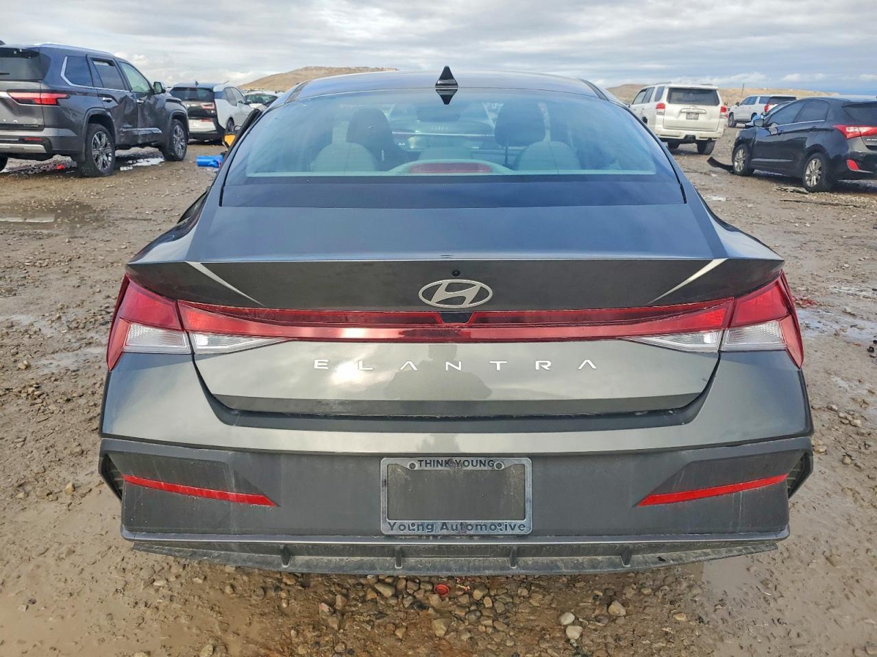 2025 Hyundai Elantra Se - Image 6