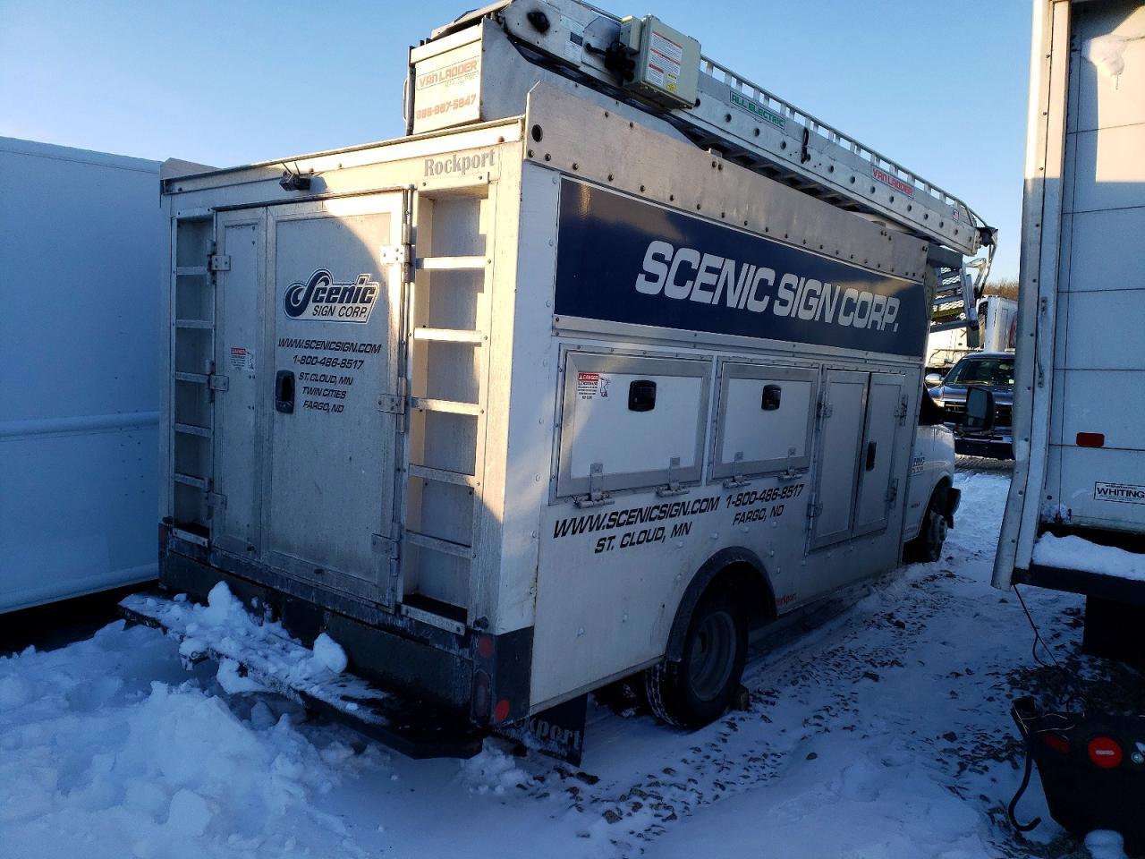 2017 Chevrolet Express - Фото 3