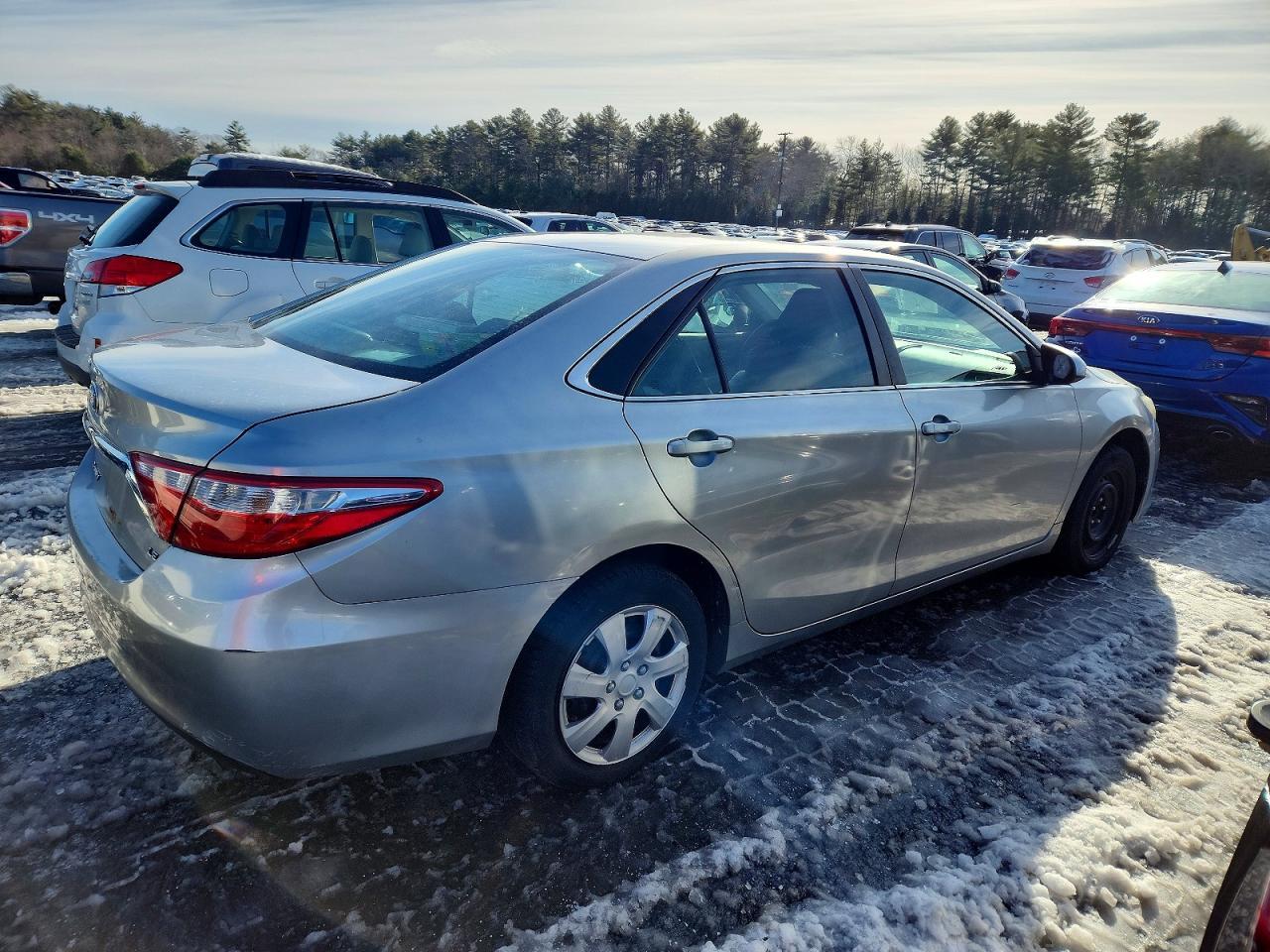 2016 Toyota Camry Le - Image 3