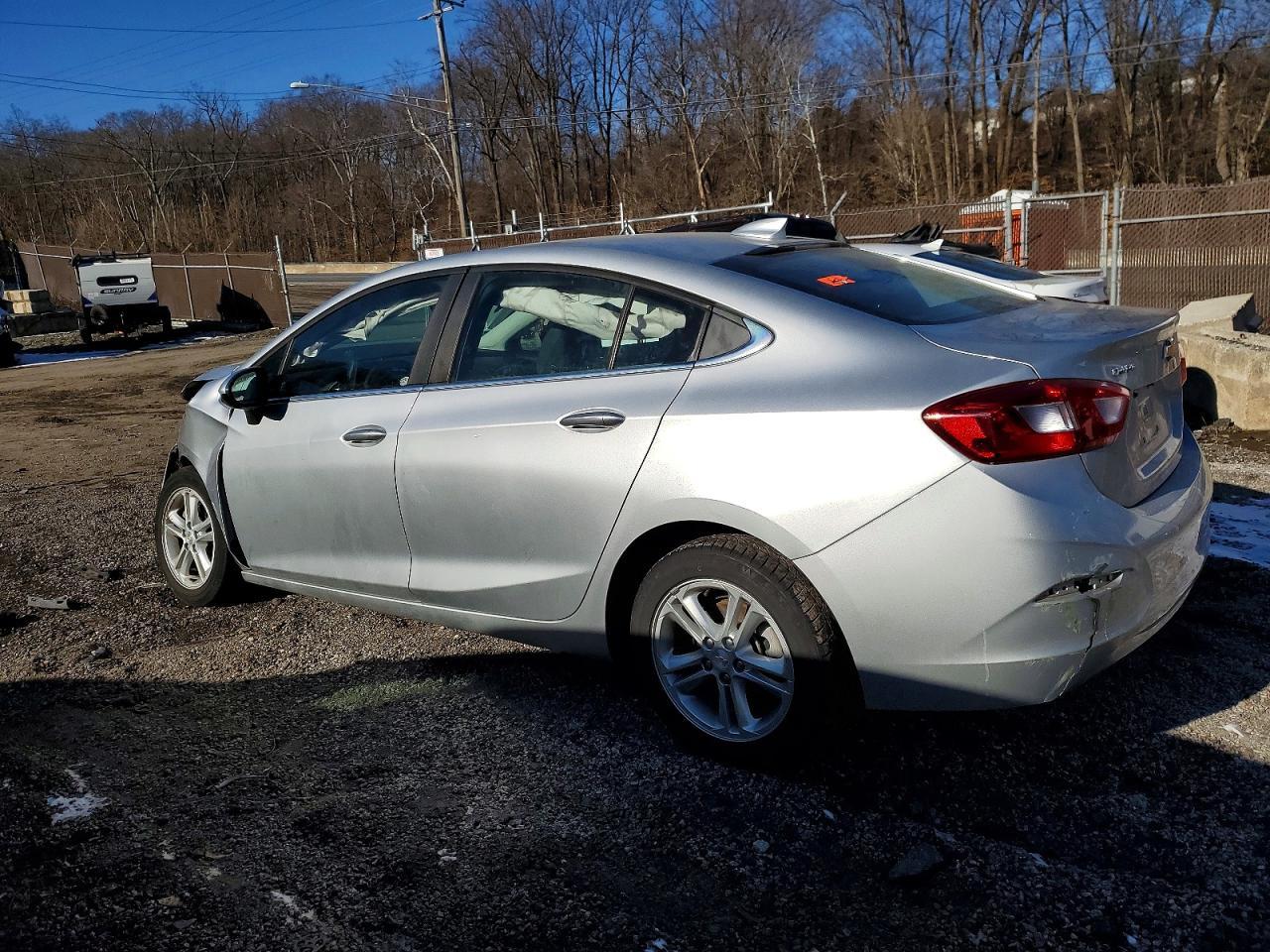 2018 Chevrolet Cruze Lt - Фото 2