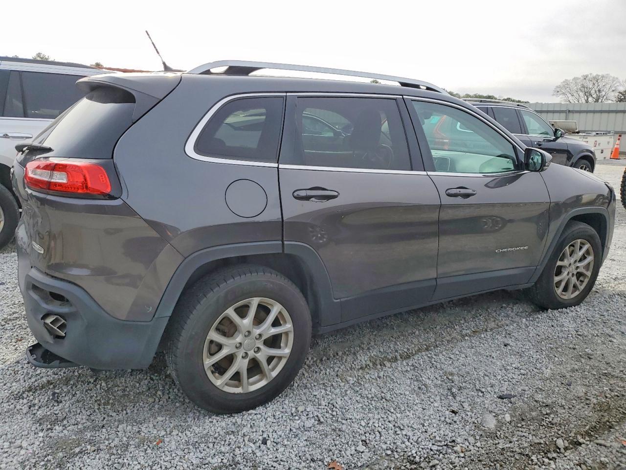 2016 Jeep Cherokee Latitude - Фото 3