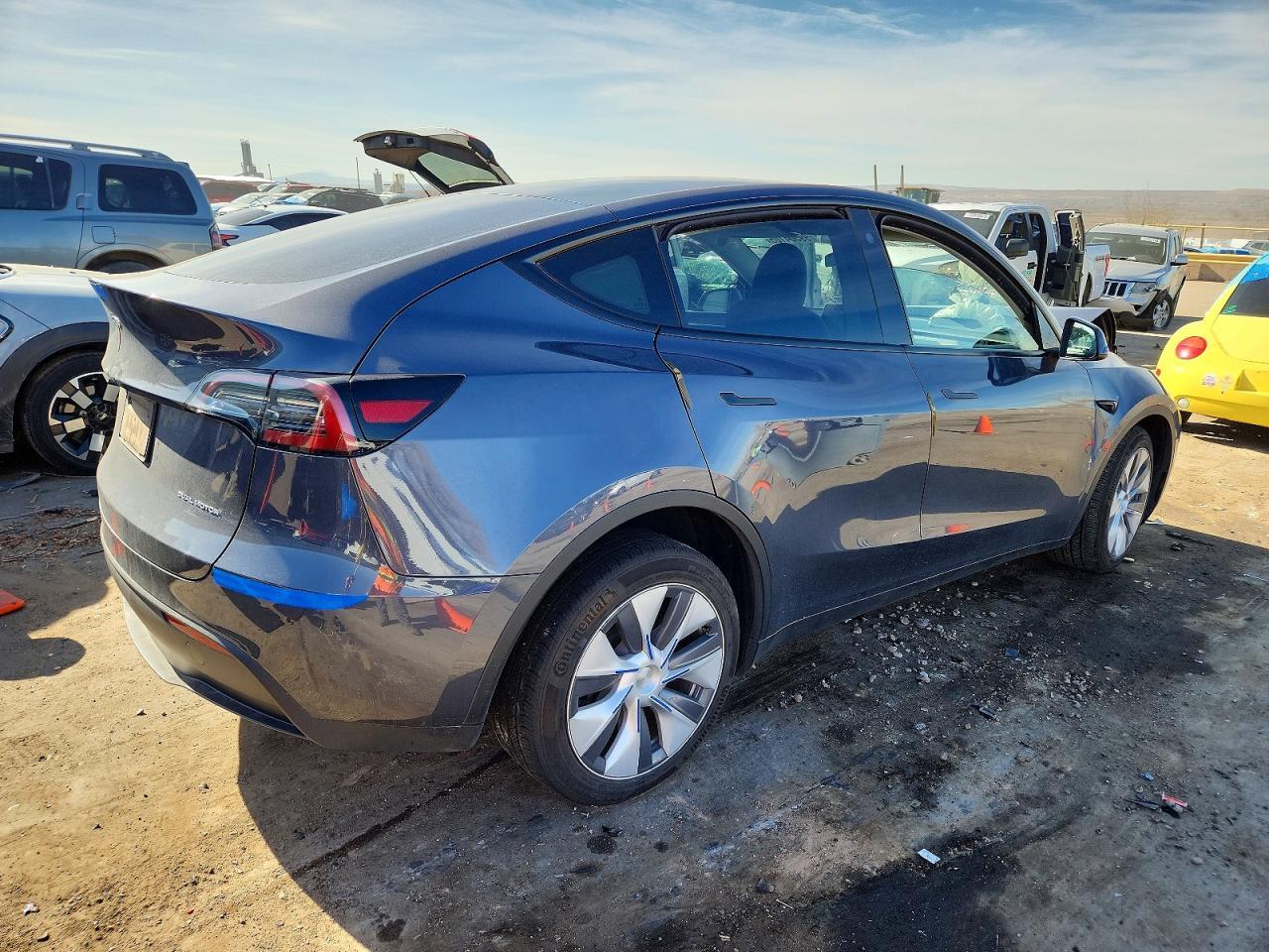 2023 Tesla Model Y - Image 3