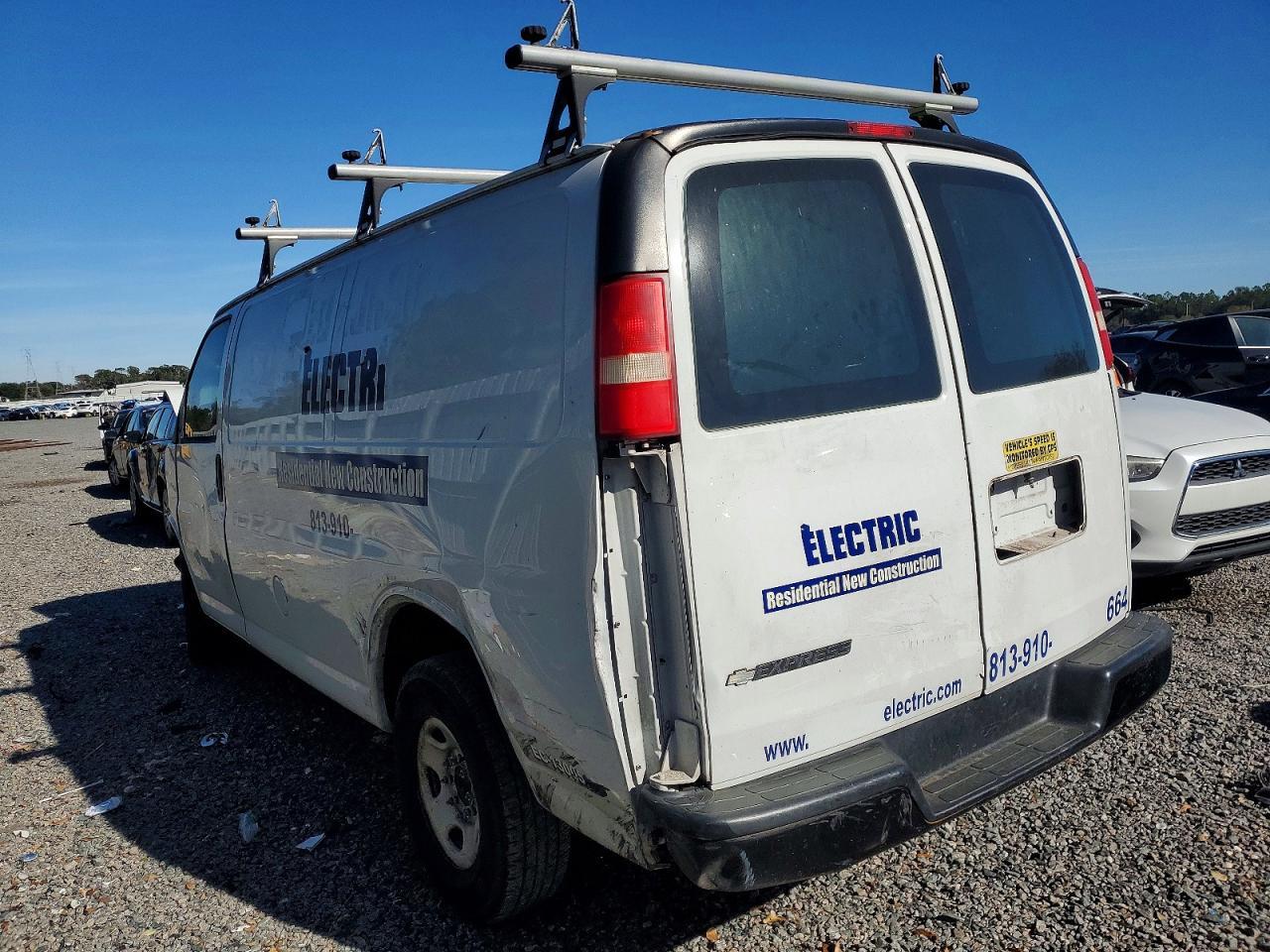 2018 Chevrolet Express G2500 Delivery Van - Фото 2