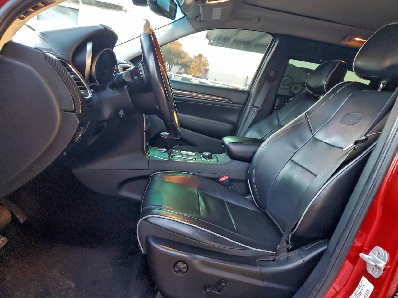 2011 Jeep Grand Cherokee Overland - Image 7