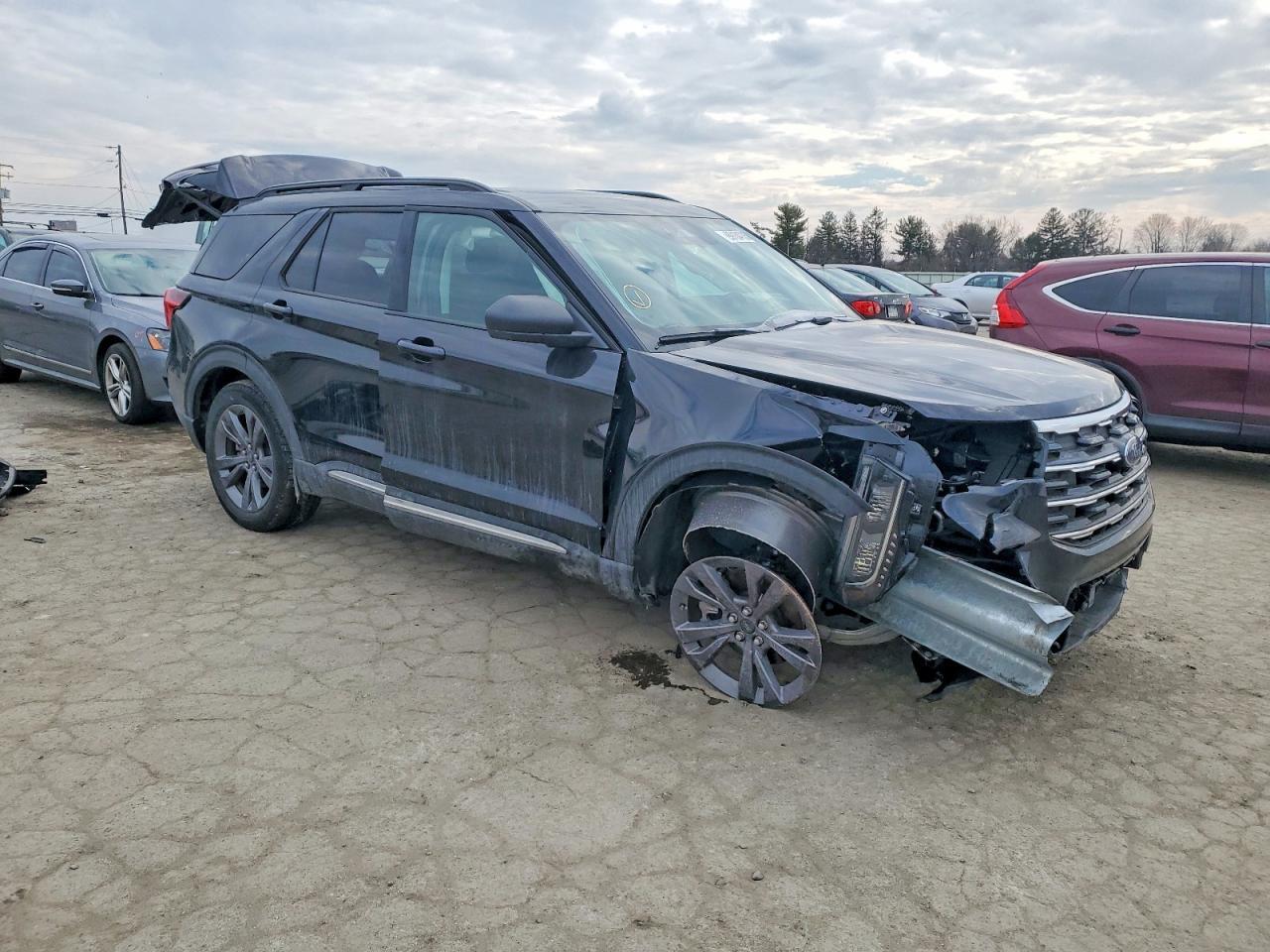 2025 Ford Explorer Active - Image 4