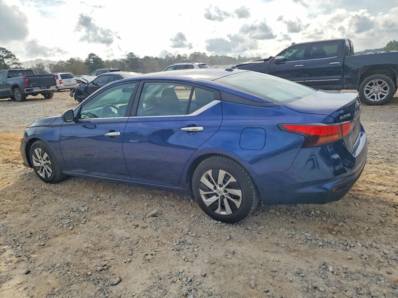 2019 Nissan Altima S - Image 2