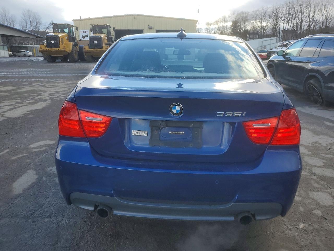2010 BMW 335 Xi - Image 6