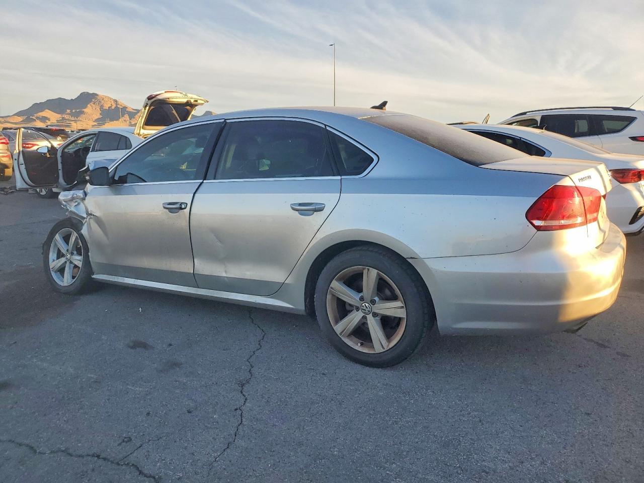 2013 Volkswagen Passat Se - Фото 2
