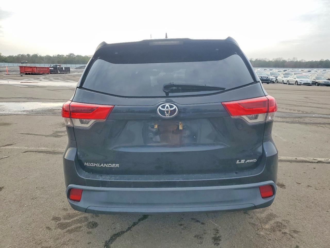 2017 Toyota Highlander Le - Image 6