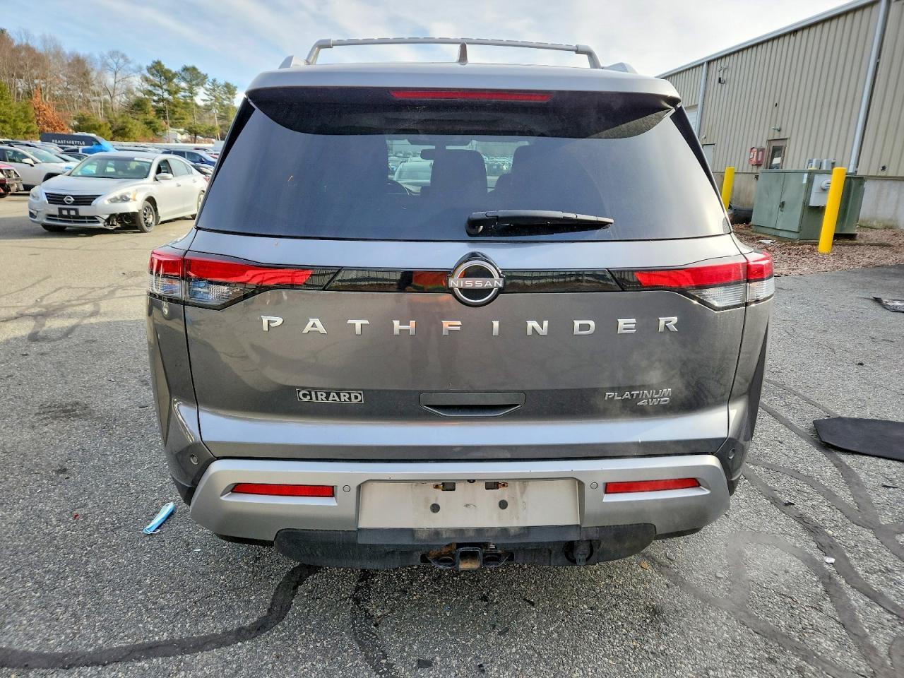 2022 Nissan Pathfinder Platinum - Image 6