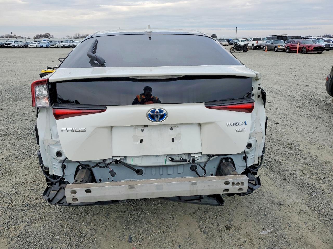 2020 Toyota Prius L - Фото 6