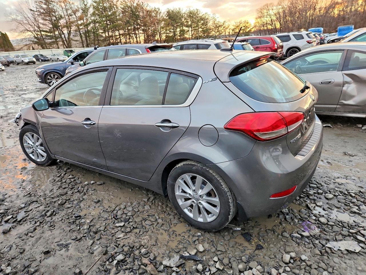 2015 Kia Forte Ex - Image 2