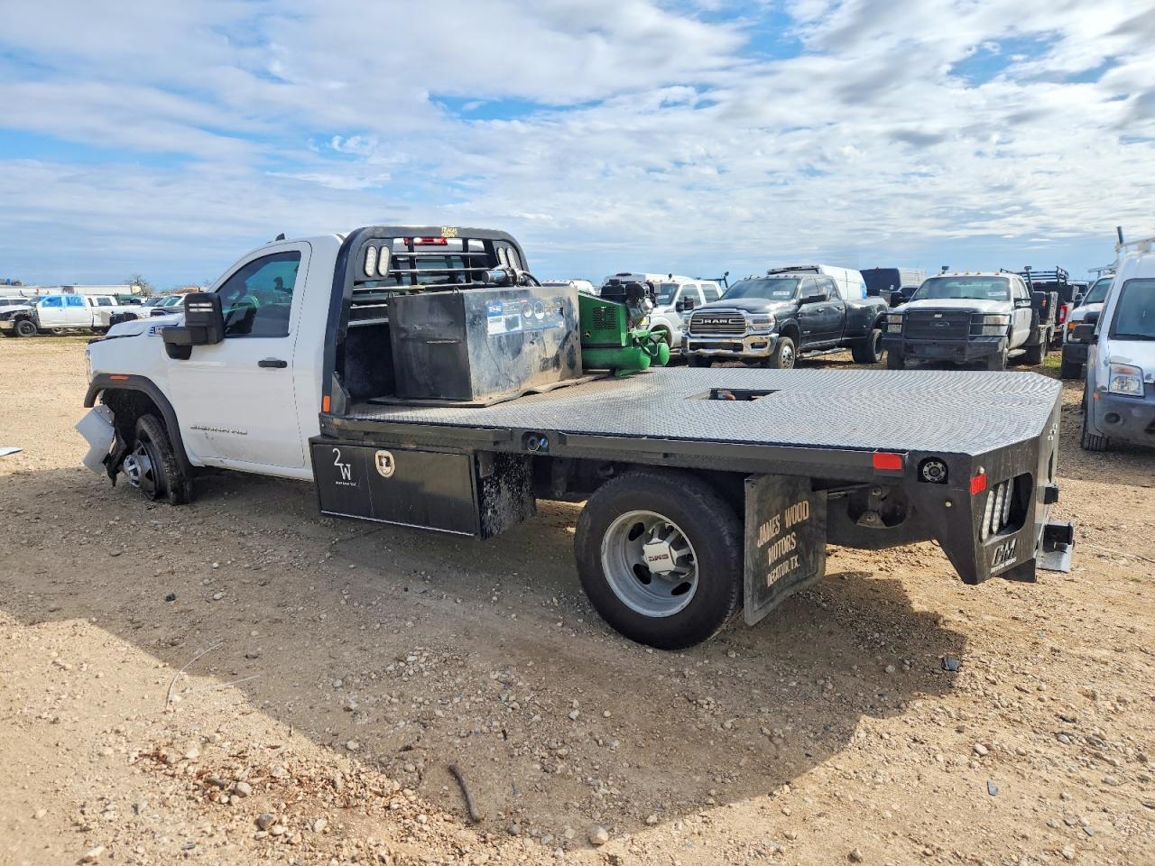 2024 GMC Sierra Hd Flatbed Truck - Image 2