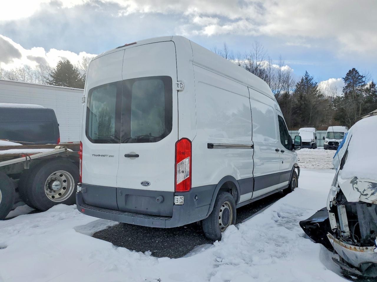 2017 Ford Transit 250 Delivery Van - Фото 3