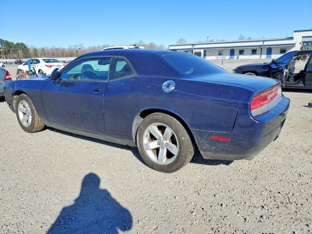 2014 Dodge Challenger Sxt - Image 2