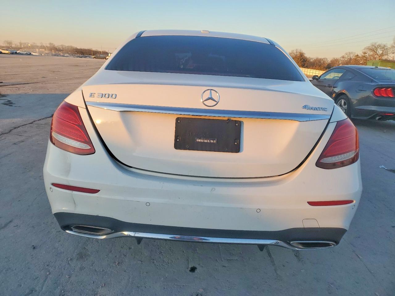 2018 Mercedes-Benz E 300 4Matic - Фото 6