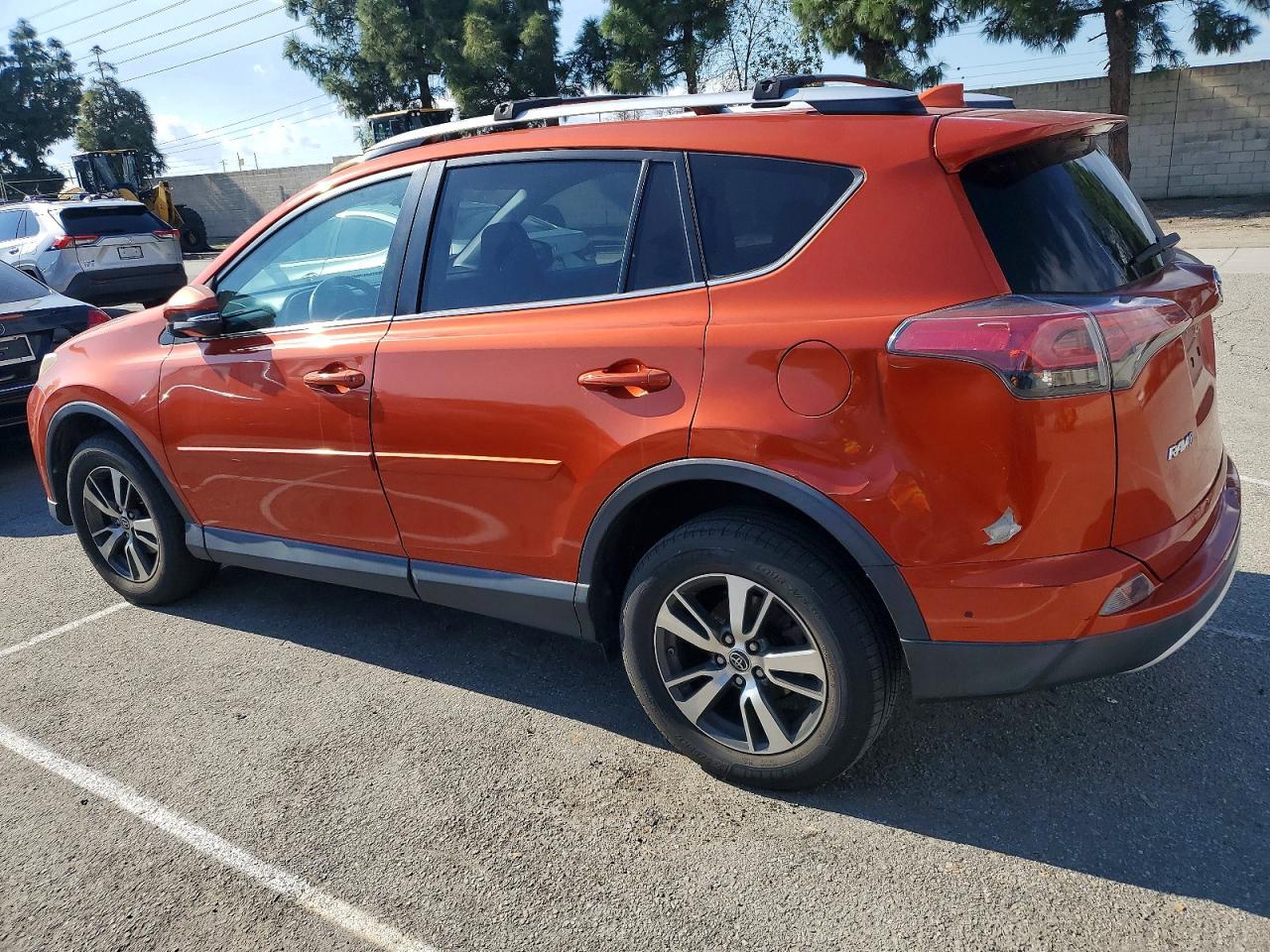 2016 Toyota Rav4 Xle - Image 2