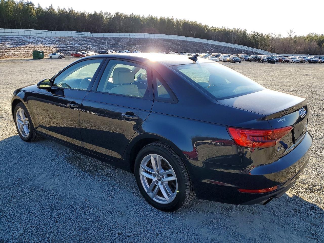 2017 Audi A4 Premium - Фото 2