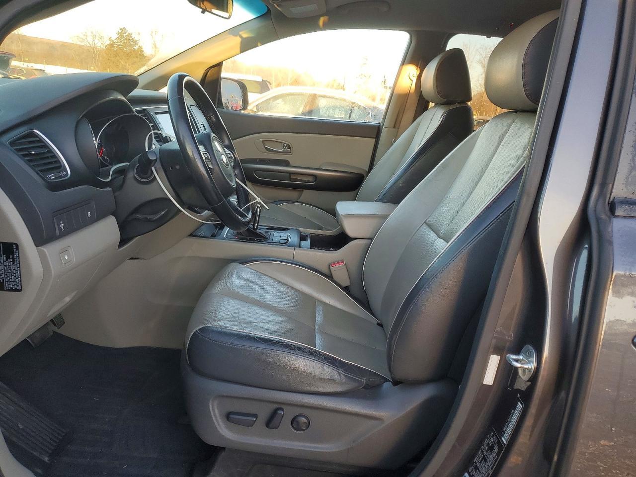 2017 Kia Sedona Lx - Image 7