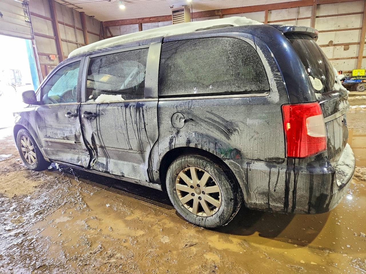 2011 Chrysler Town & Country Touring L - Image 2