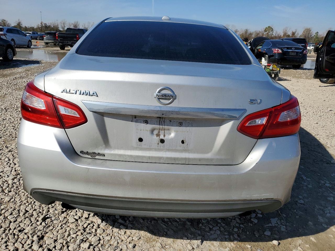 2017 Nissan Altima 2.5 - Image 6