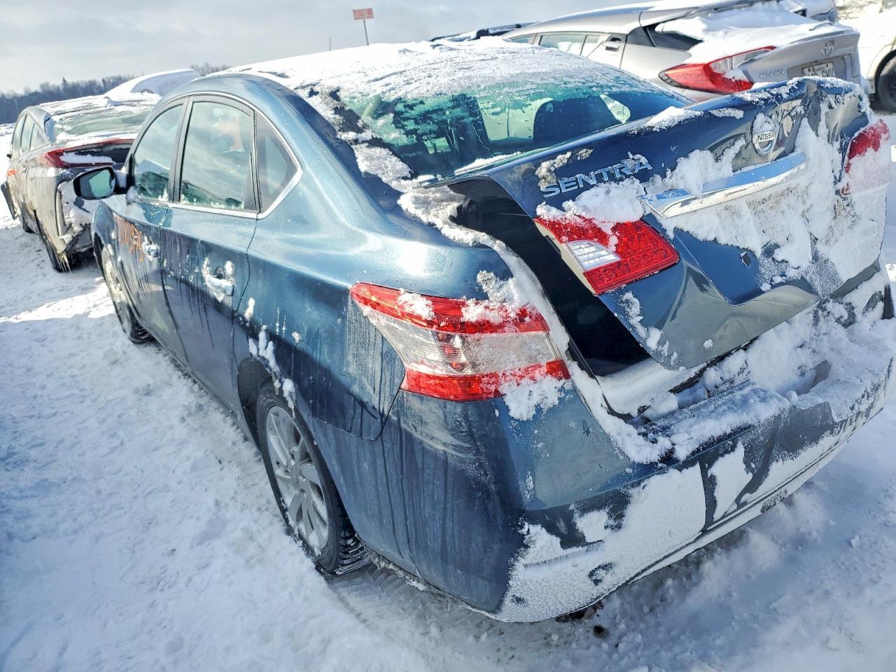 2015 Nissan Sentra S - Фото 2