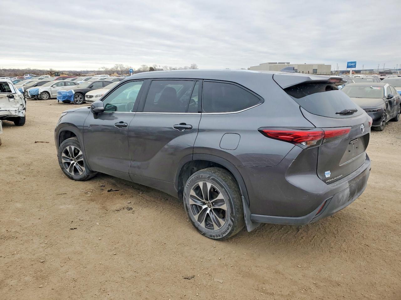 2022 Toyota Highlander Xle - Фото 2