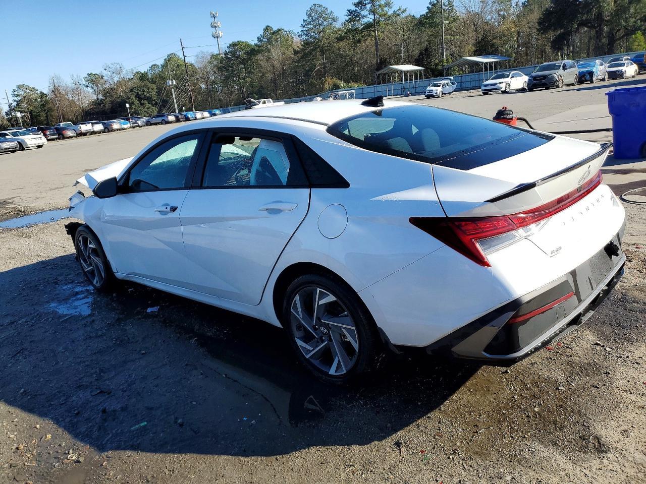 2025 Hyundai Elantra Blue - Image 2