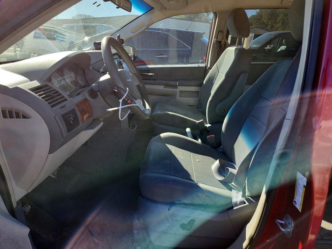 2008 Chrysler Town & Country Lx - Image 7