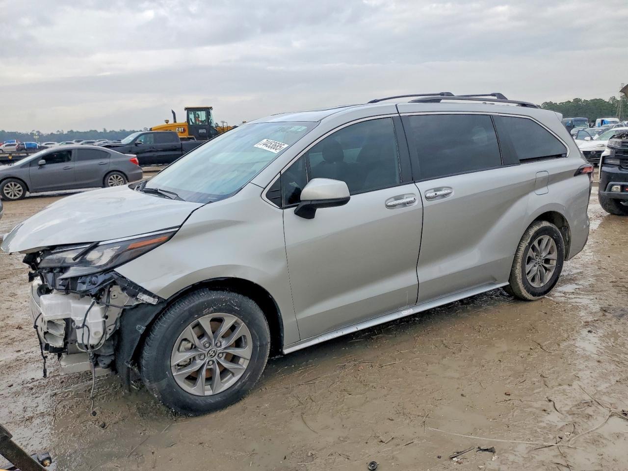 2025 Toyota Sienna Xle