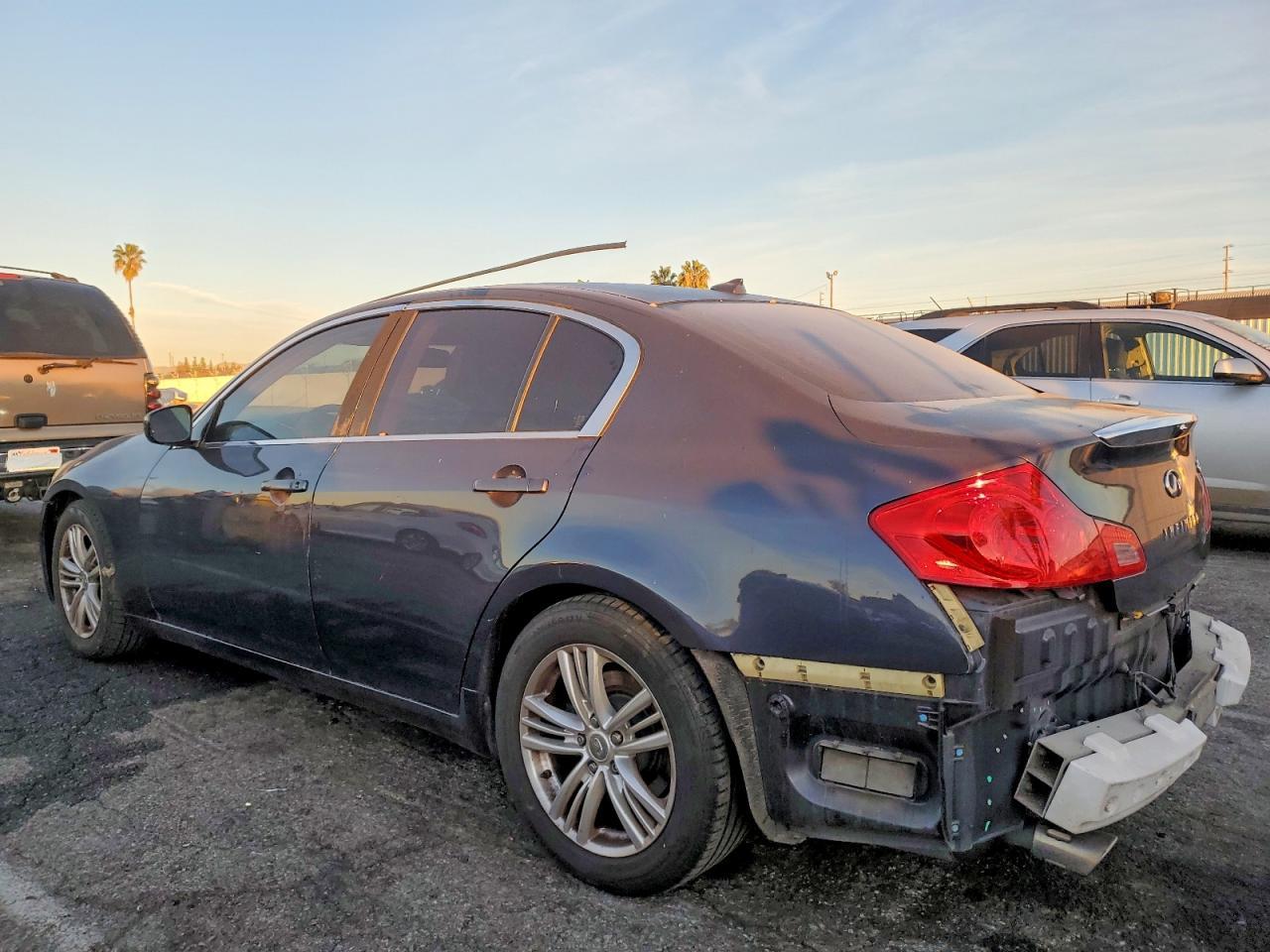 2011 Infiniti G25 Base - Фото 2