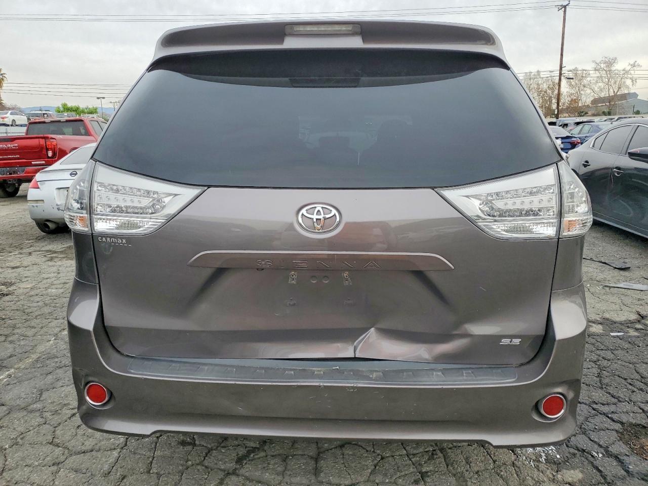 2015 Toyota Sienna Sport - Image 6