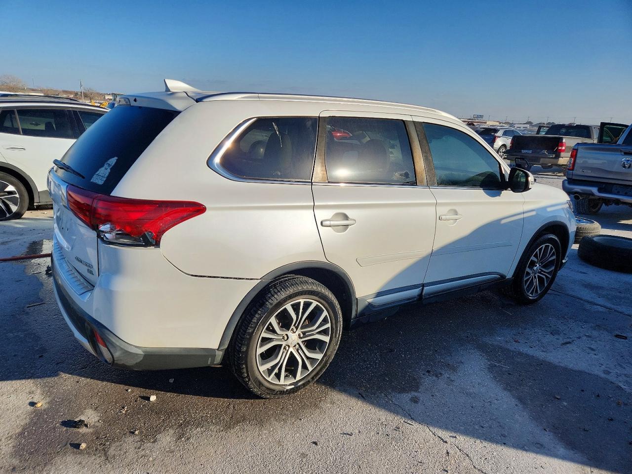 2017 Mitsubishi Outlander Se - Image 3