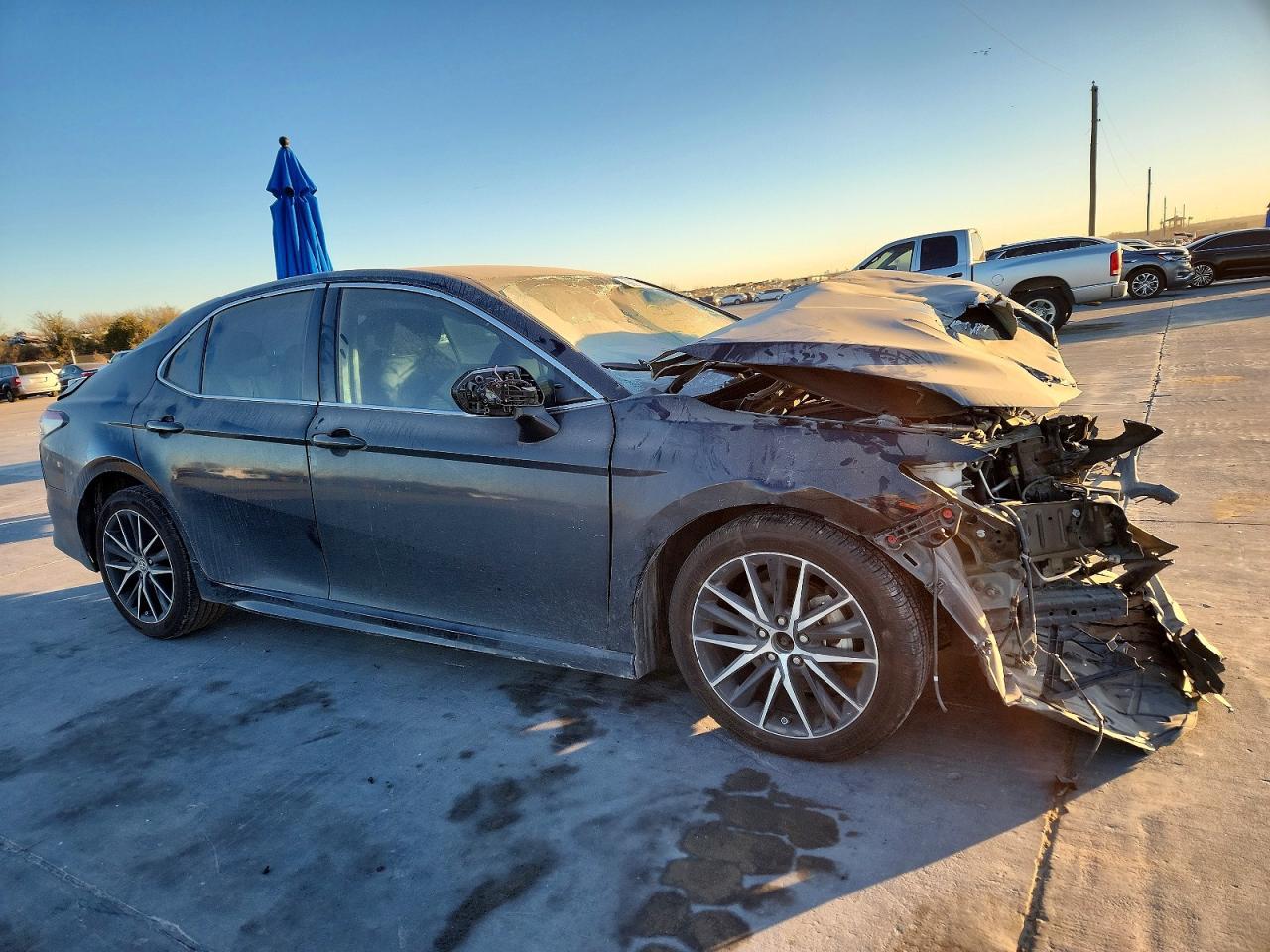 2022 Toyota Camry Se - Фото 4