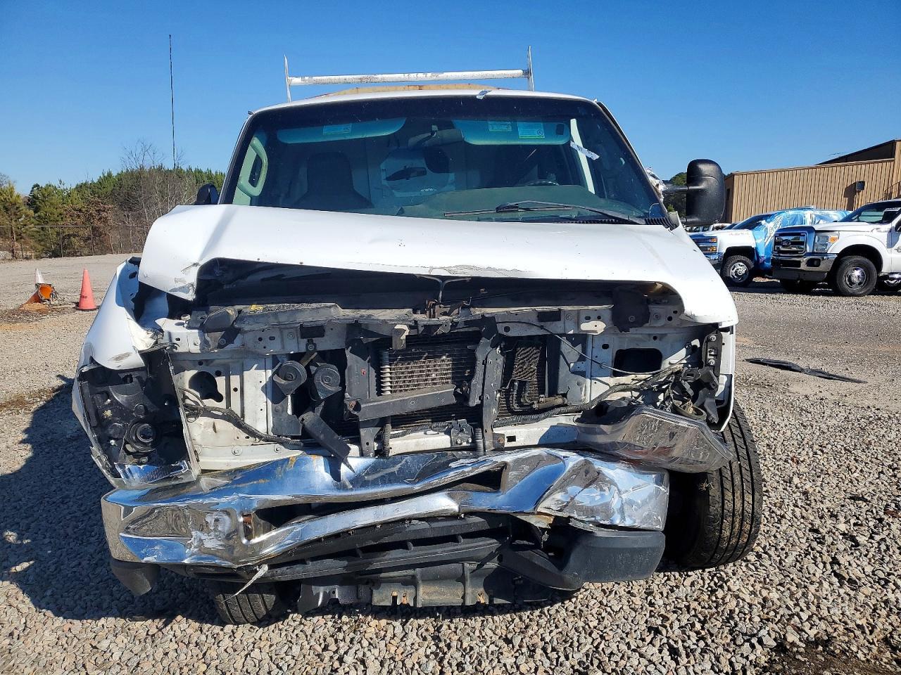 2015 Ford Econoline E350 Super Duty Cutaway Van - Фото 5