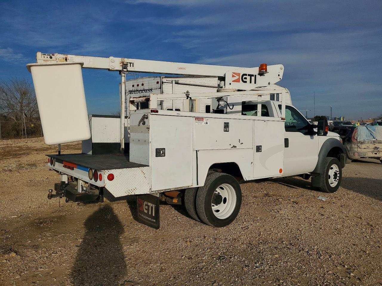 2015 Ford F450 Super Duty Bucket Truck - Image 3