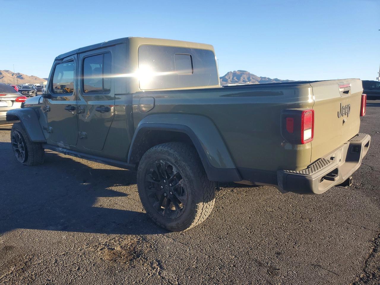 2025 Jeep Gladiator Sport - Фото 2