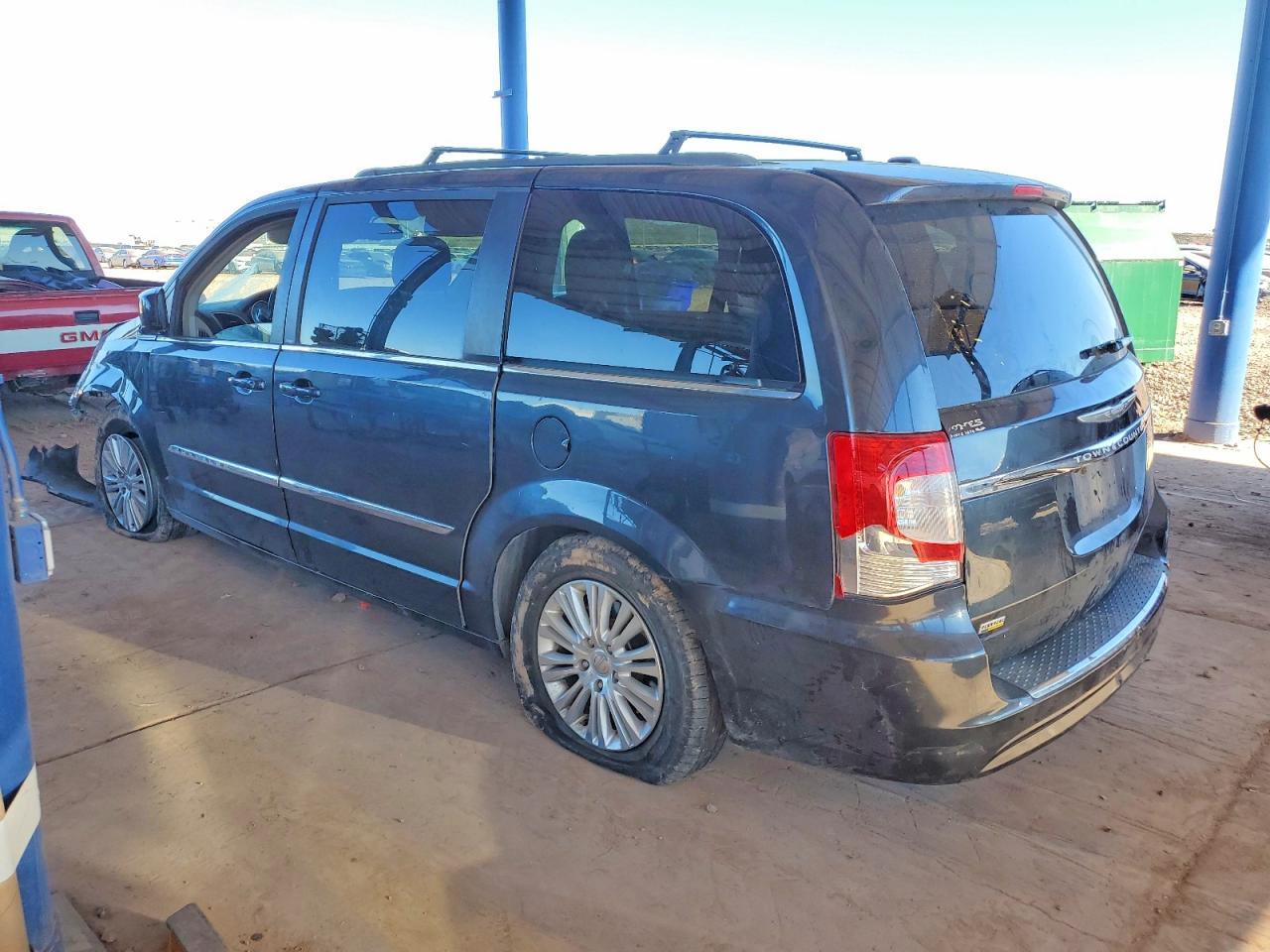 2014 Chrysler Town & Country Touring - Фото 2