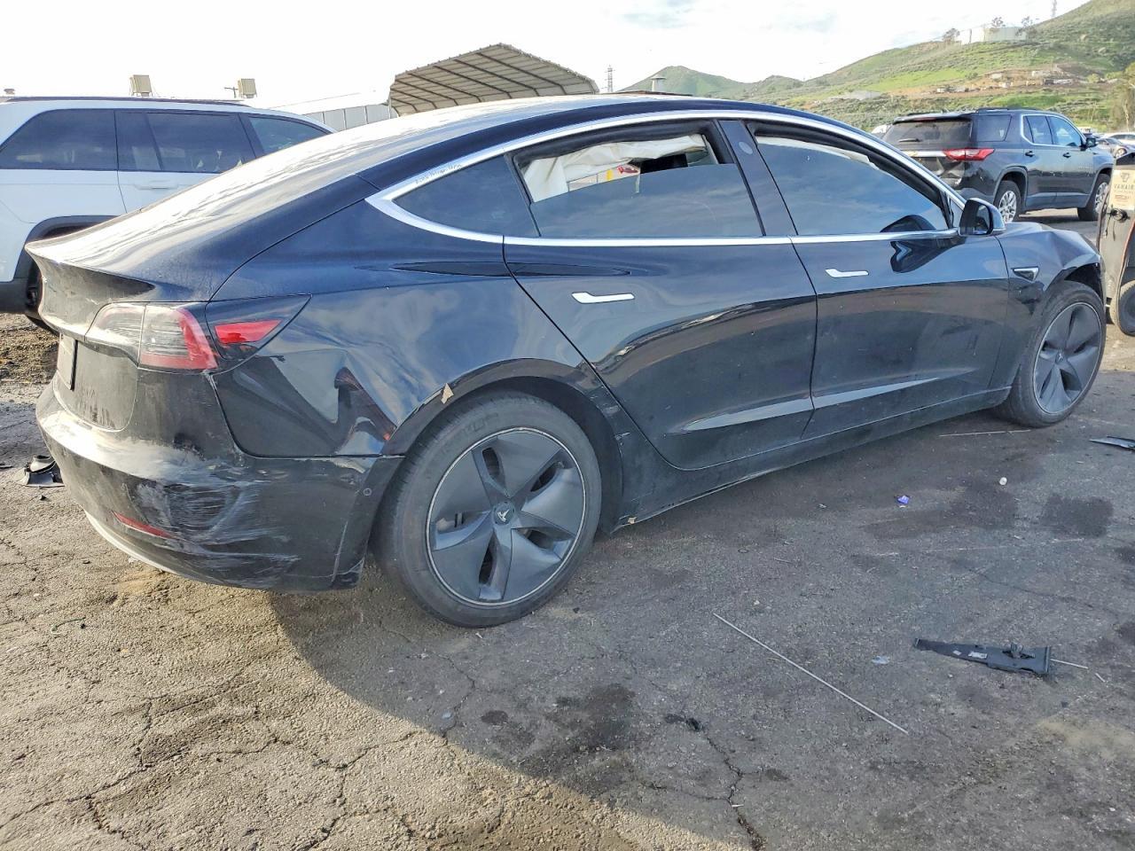 2019 Tesla Model 3 - Фото 3
