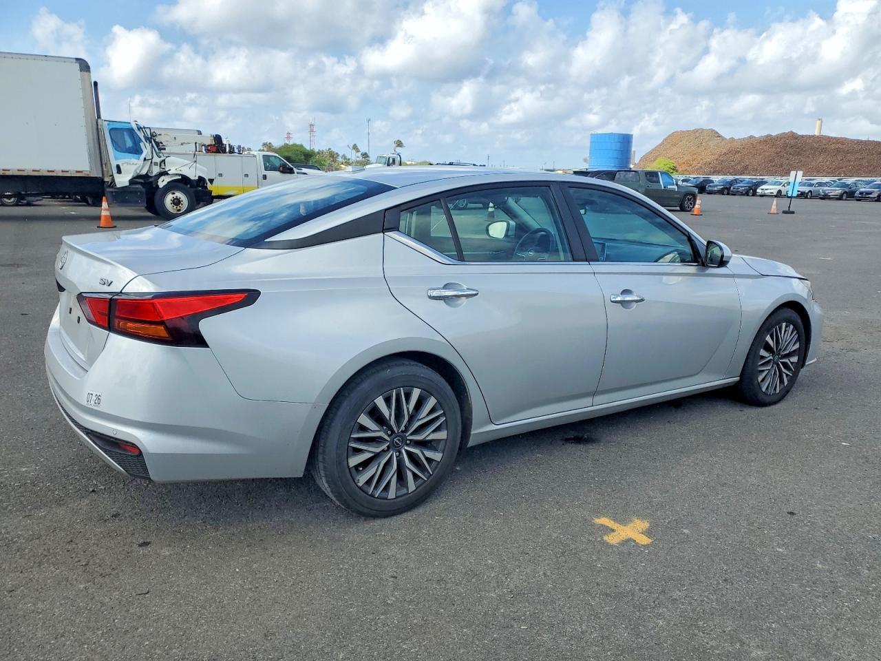 2023 Nissan Altima Sv - Image 3