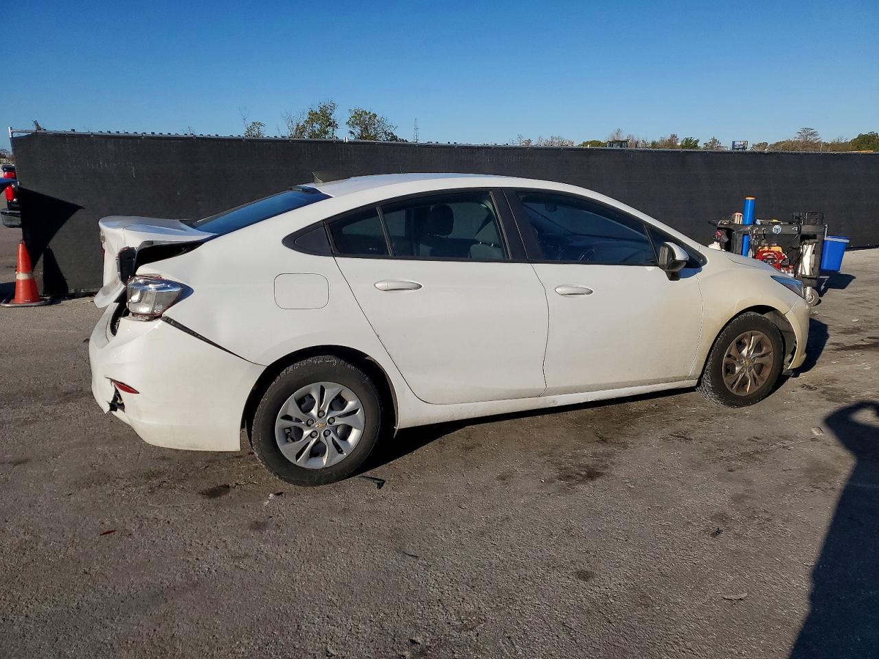 2019 Chevrolet Cruze Ls - Image 3