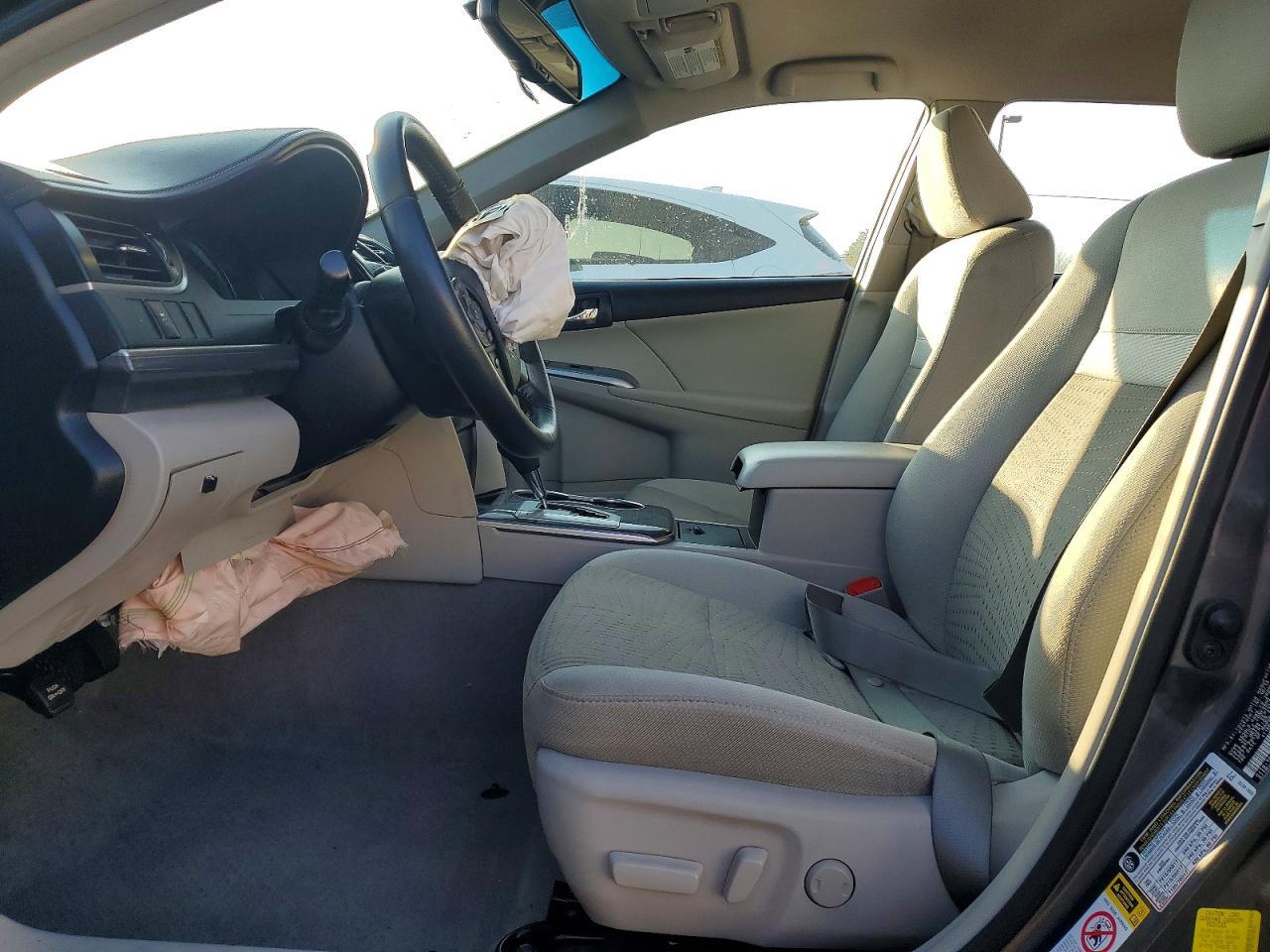 2014 Toyota Camry Hybrid - Image 7