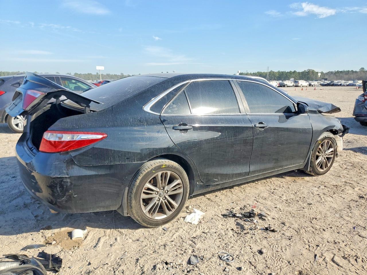2017 Toyota Camry Le - Image 3