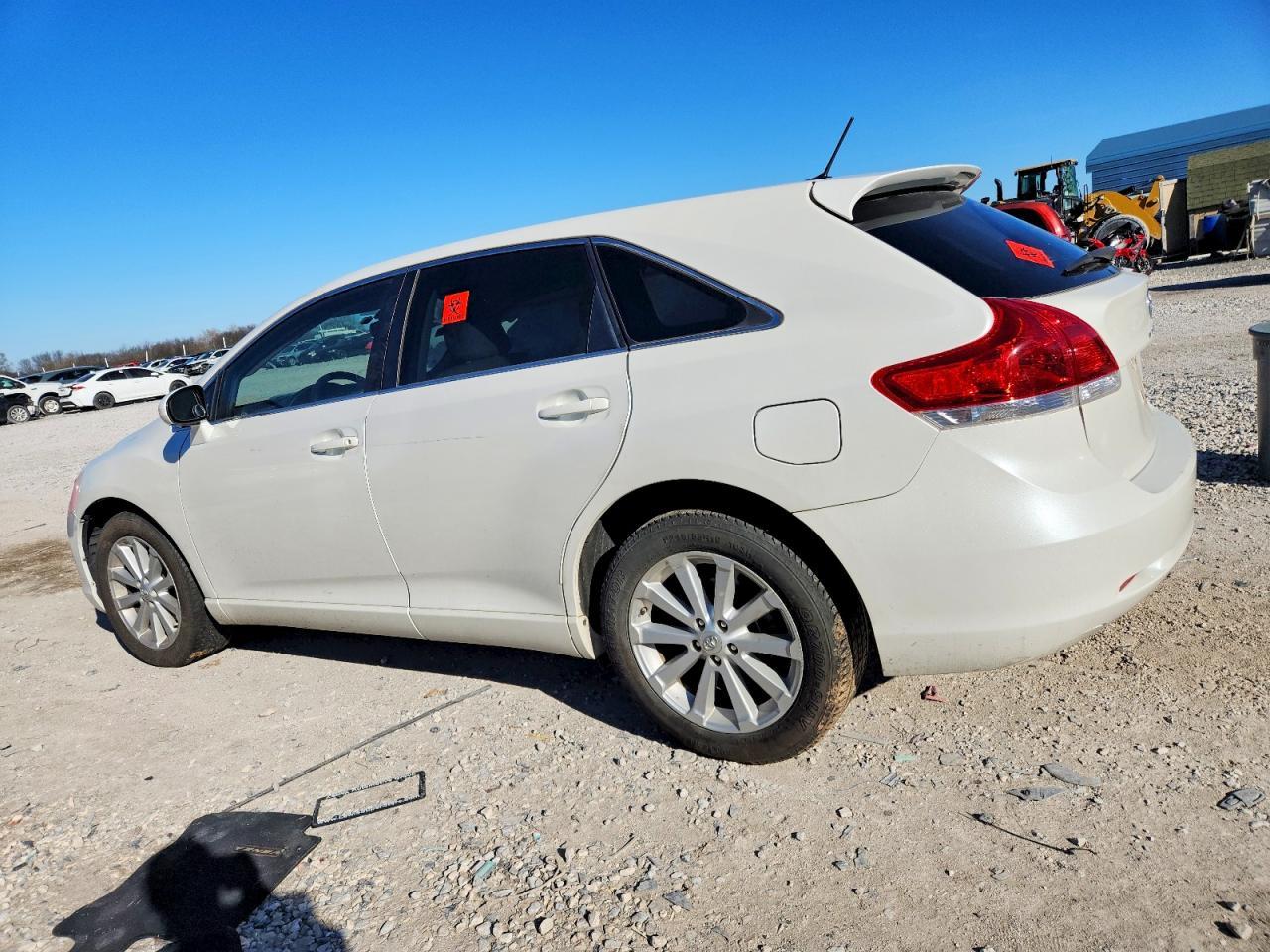 2010 Toyota Venza - Image 2