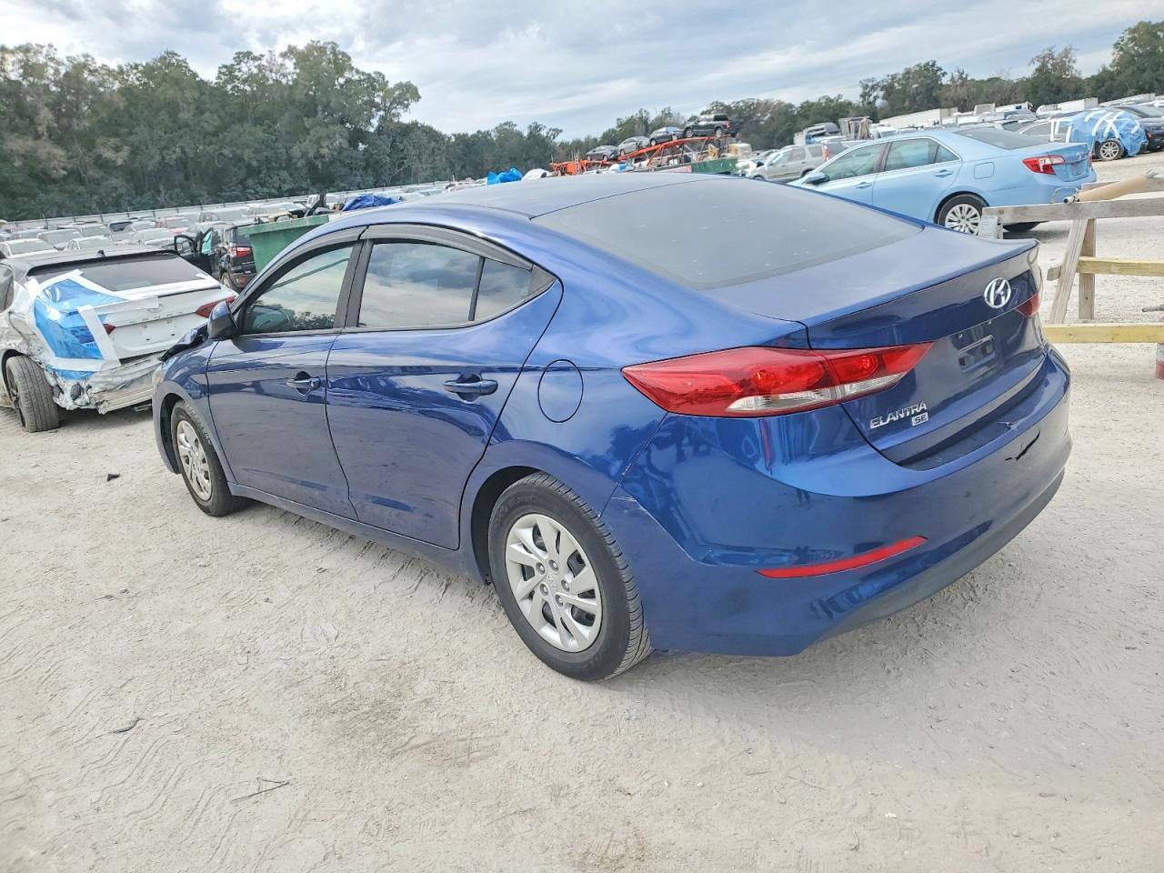 2018 Hyundai Elantra Se - Image 2