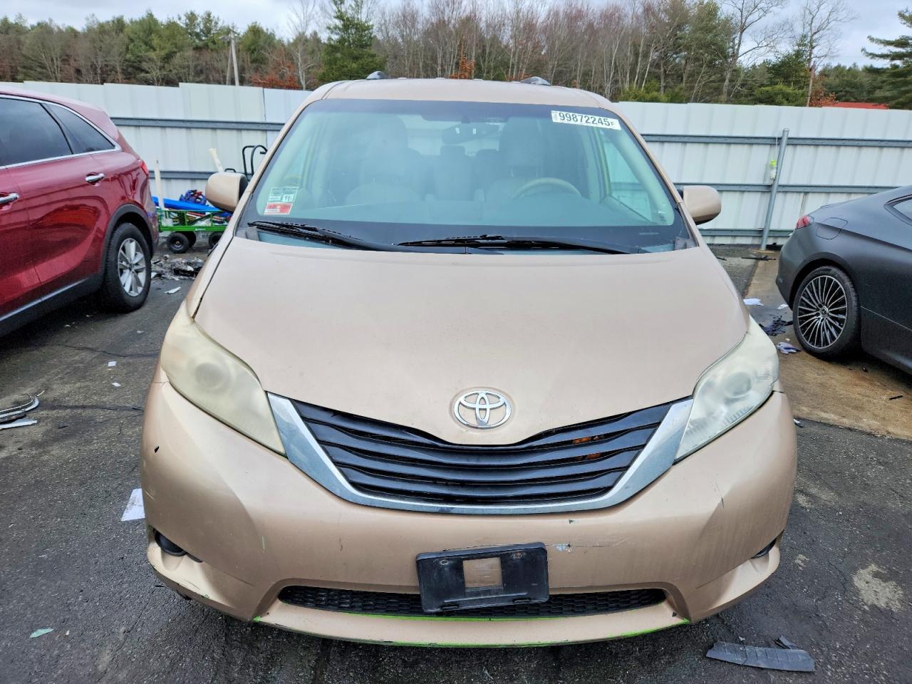 2014 Toyota Sienna Le - Image 5
