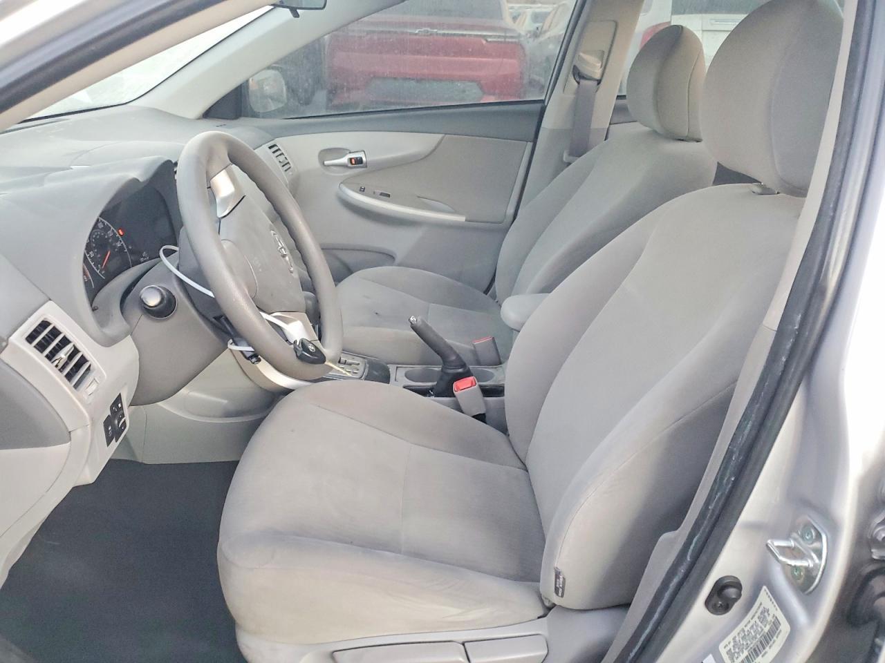 2010 Toyota Corolla Base - Фото 7